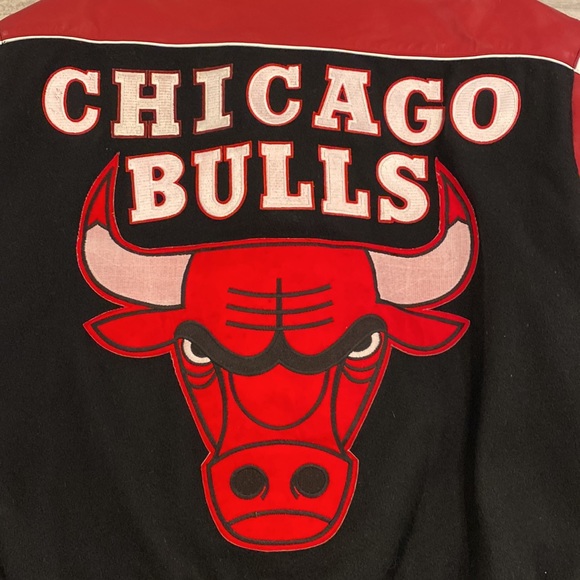 J.H. Design Authentic 1995 Chicago Bulls Eastern Conference Leather Jacket - Picture 14 of 15